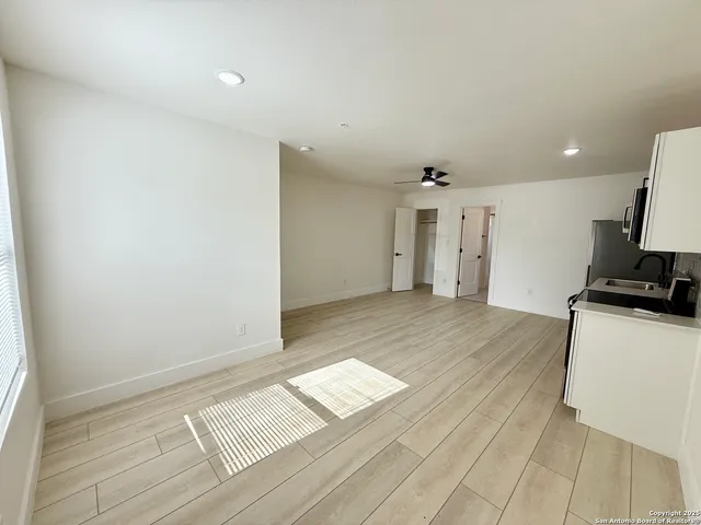 $850 | 2204 West San Antonio Street, Unit 6, New Braunfels, TX 78130