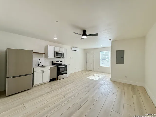 $850 | 2204 West San Antonio Street, Unit 6, New Braunfels, TX 78130