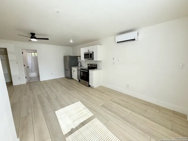 $850 | 2204 West San Antonio Street, Unit 6, New Braunfels, TX 78130