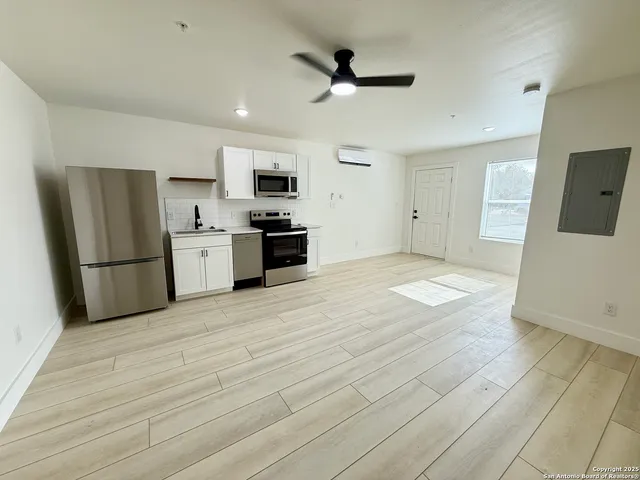 $850 | 2204 West San Antonio Street, Unit 6, New Braunfels, TX 78130