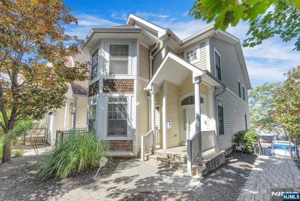 $7,500 | 33 East Linden Avenue, Englewood, NJ 07631