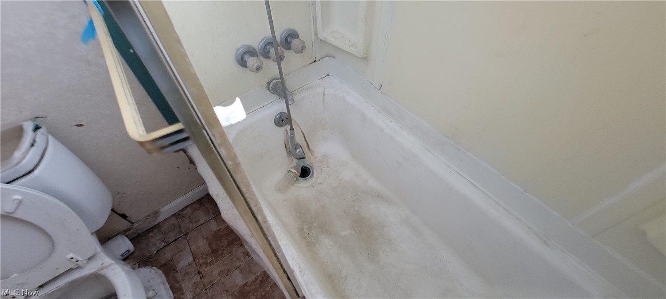 3936 Dunton Road Lorain, OH 44055 - Photo 29 of 35 Bathroom with tile floors