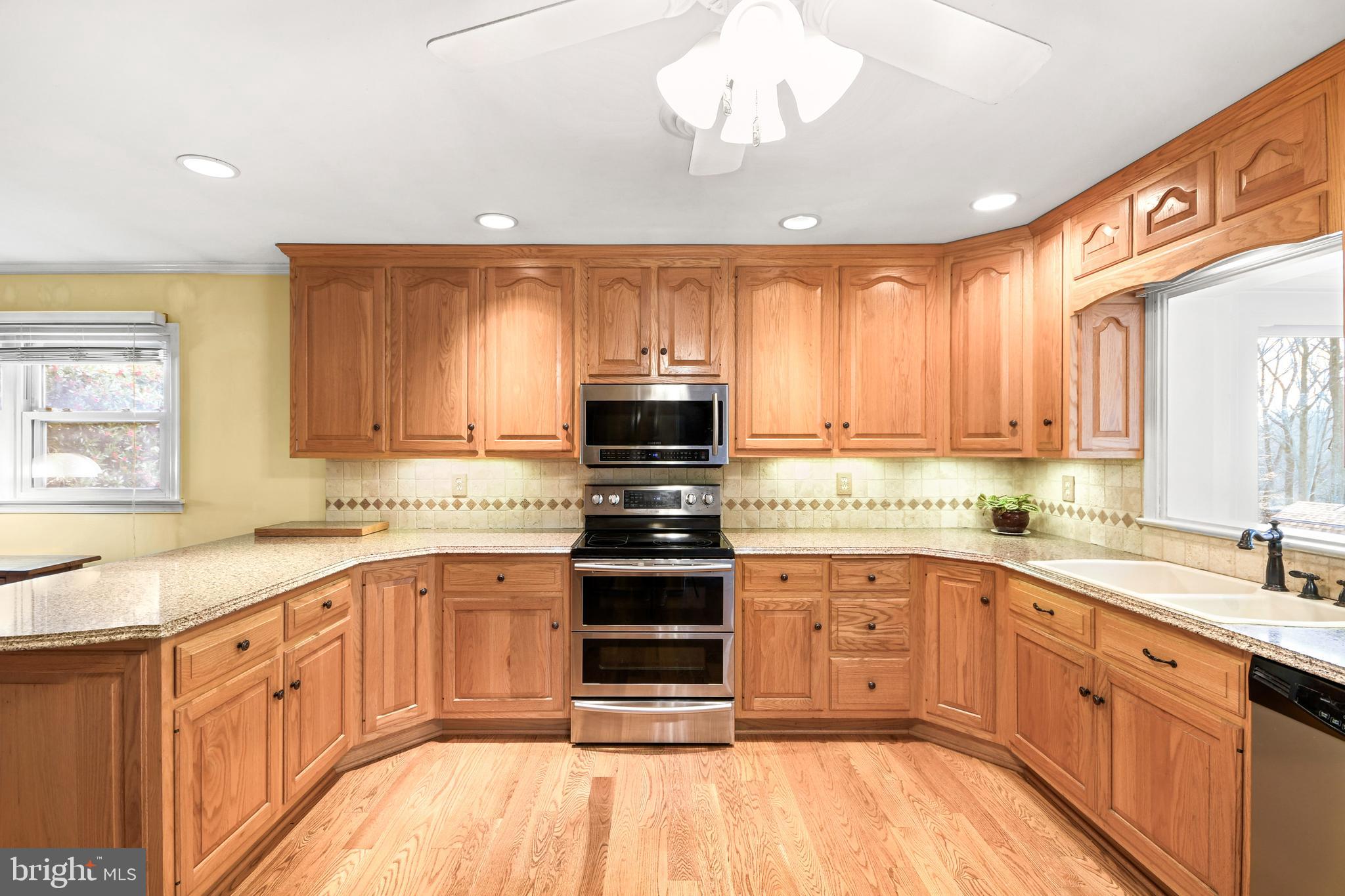 6123 Long Branch Road Frederick, MD 21701 - Photo 11 of 74 Oak custom cabinetry
