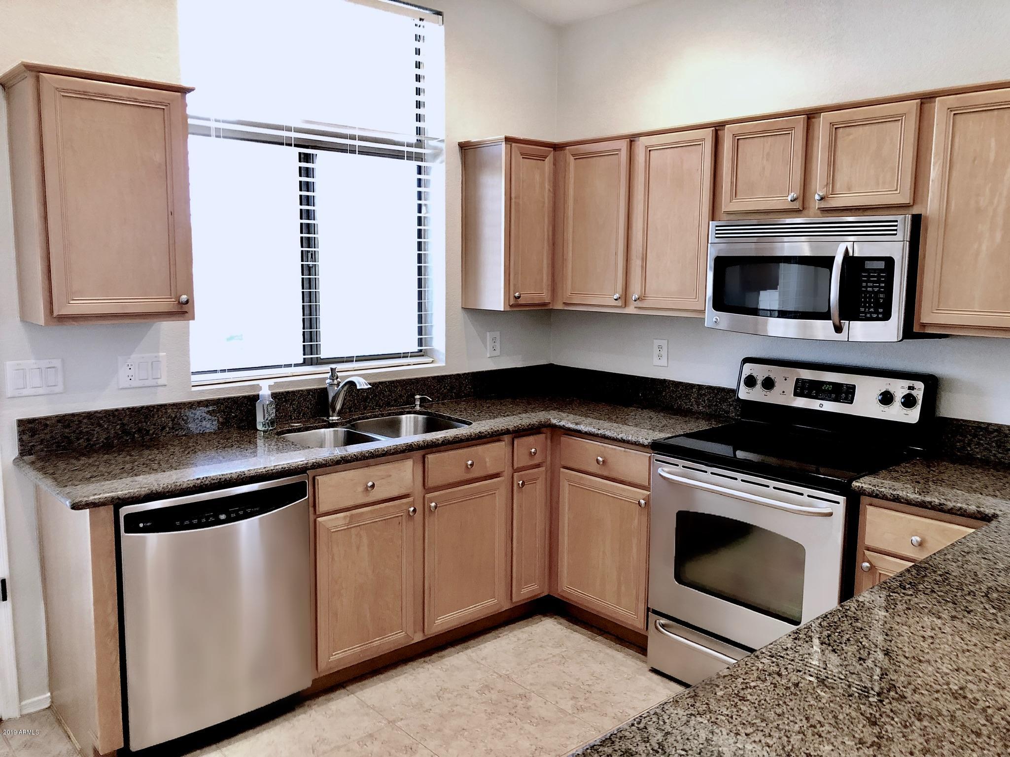 4053 West Saddlehorn Road Phoenix, AZ 85083 - Photo 20 of 47 Kitchen with Granite Counters