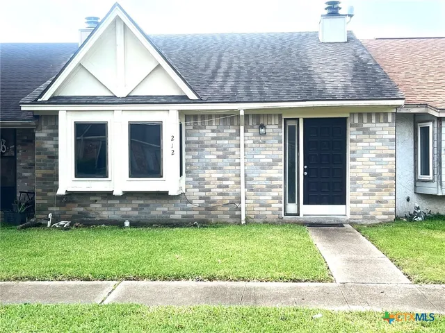 $139,900 | 212 Versailles Street, Victoria, TX 77904