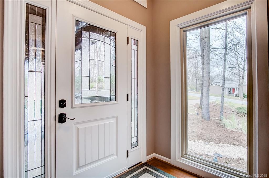7714 Robin Crest Road Charlotte, NC 28226 - Photo 4 of 36 Gallery Image 4