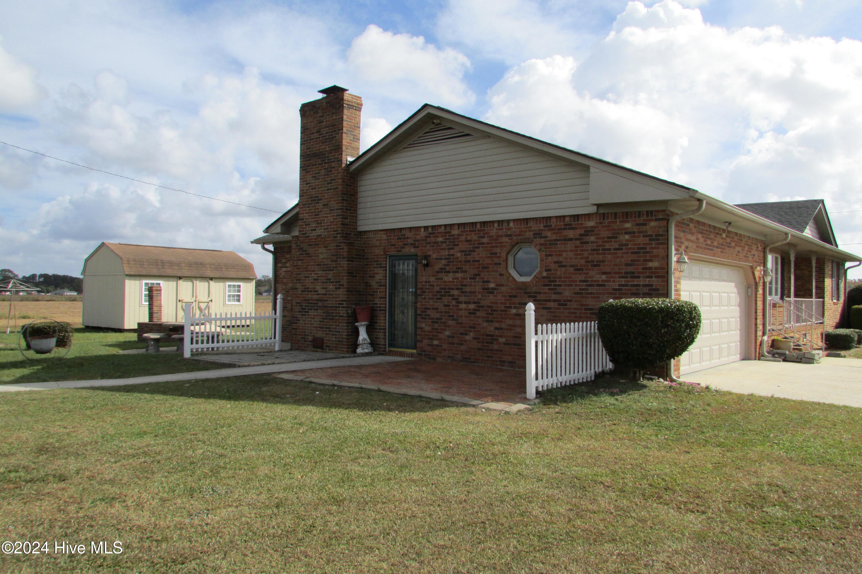 301 Indian Town Road Clinton, NC 28328 - Photo 3 of 12 left