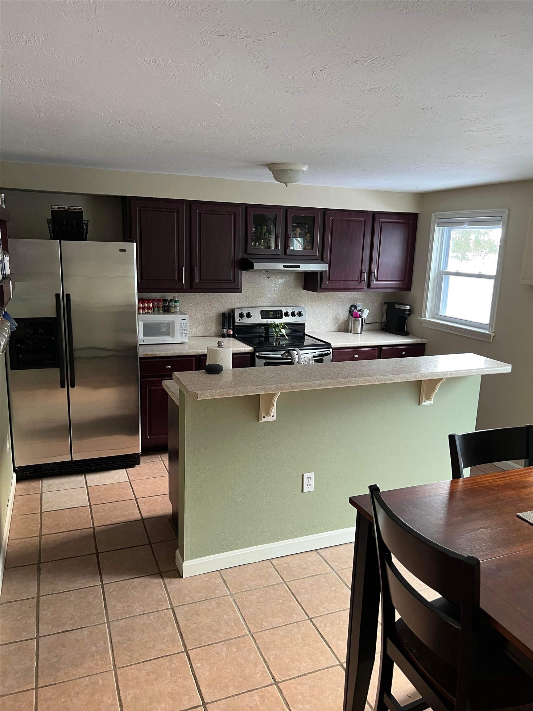 320 Circle Road Manchester, NH 03103 - Photo 2 of 6