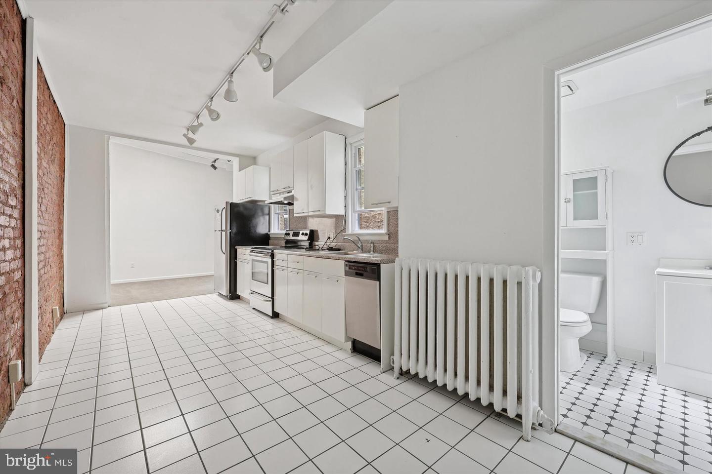 4355 Main Street, Unit 2 Philadelphia, PA 19127 - Photo 3 of 18 Kitchen