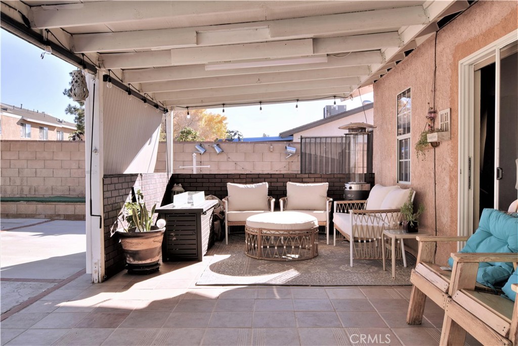 39334 Willowvale Road Palmdale, CA 93551 - Photo 18 of 21 a living room with furniture and a potted plant