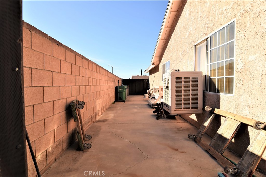 39334 Willowvale Road Palmdale, CA 93551 - Photo 21 of 21 a view of balcony with couch