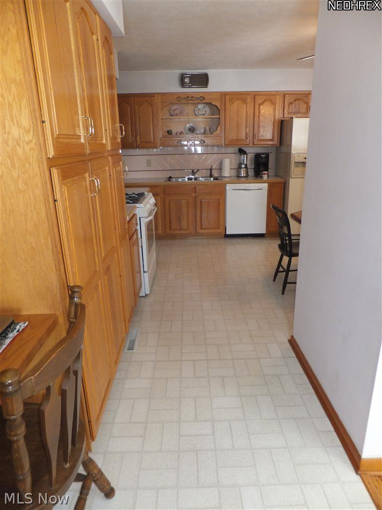 4813 Roadoan Road Cleveland, OH 44144 - Photo 8 of 20 Gallery Image 8