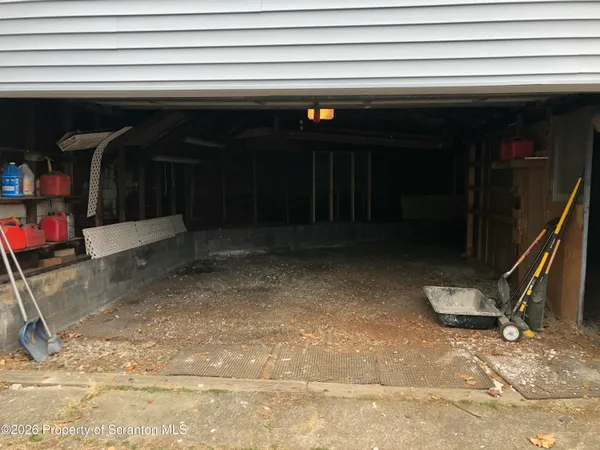 $1,350 | 712 West Lackawanna Avenue, Unit REAR, Blakely, PA 18447