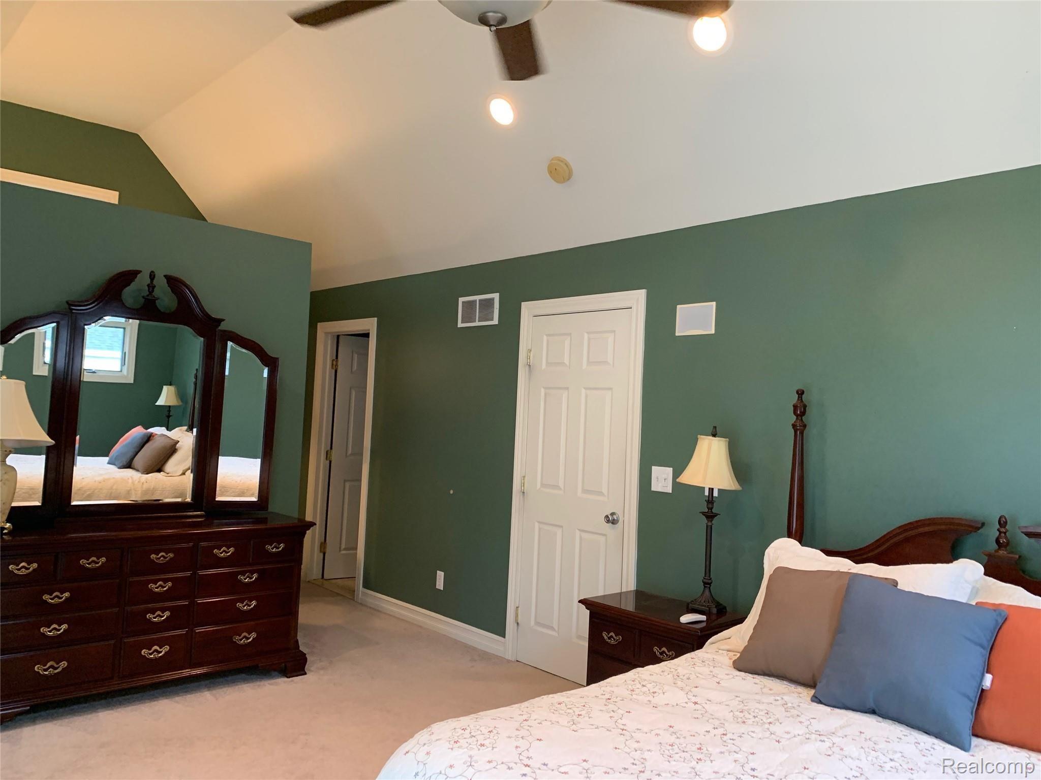 338 Ridge Road Grosse Pointe, MI 48236 - Photo 20 of 54 IMG_3753.JPG