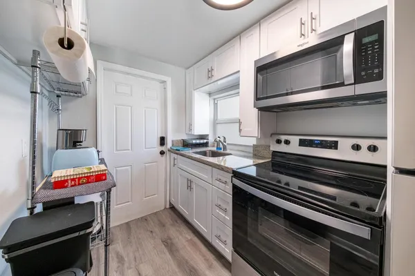 $2,500 | 717 Southwest 2nd Court, Delray Beach, FL 33444