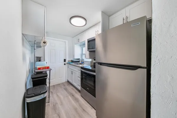 $2,500 | 717 Southwest 2nd Court, Delray Beach, FL 33444