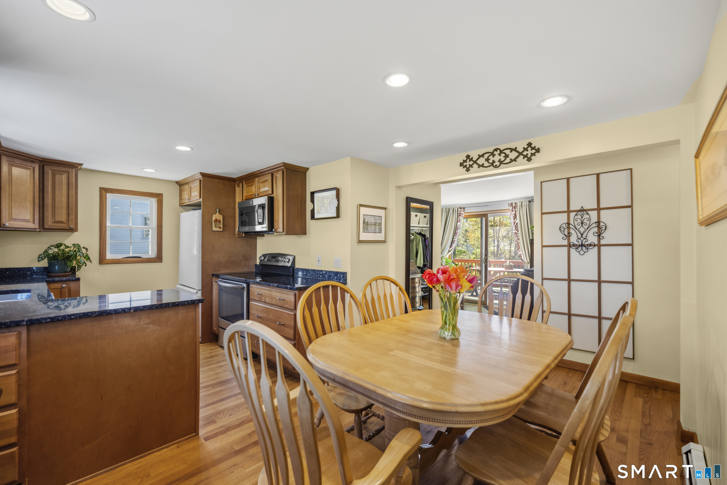 1309 Flanders Road Groton, CT 06355 - Photo 9 of 40