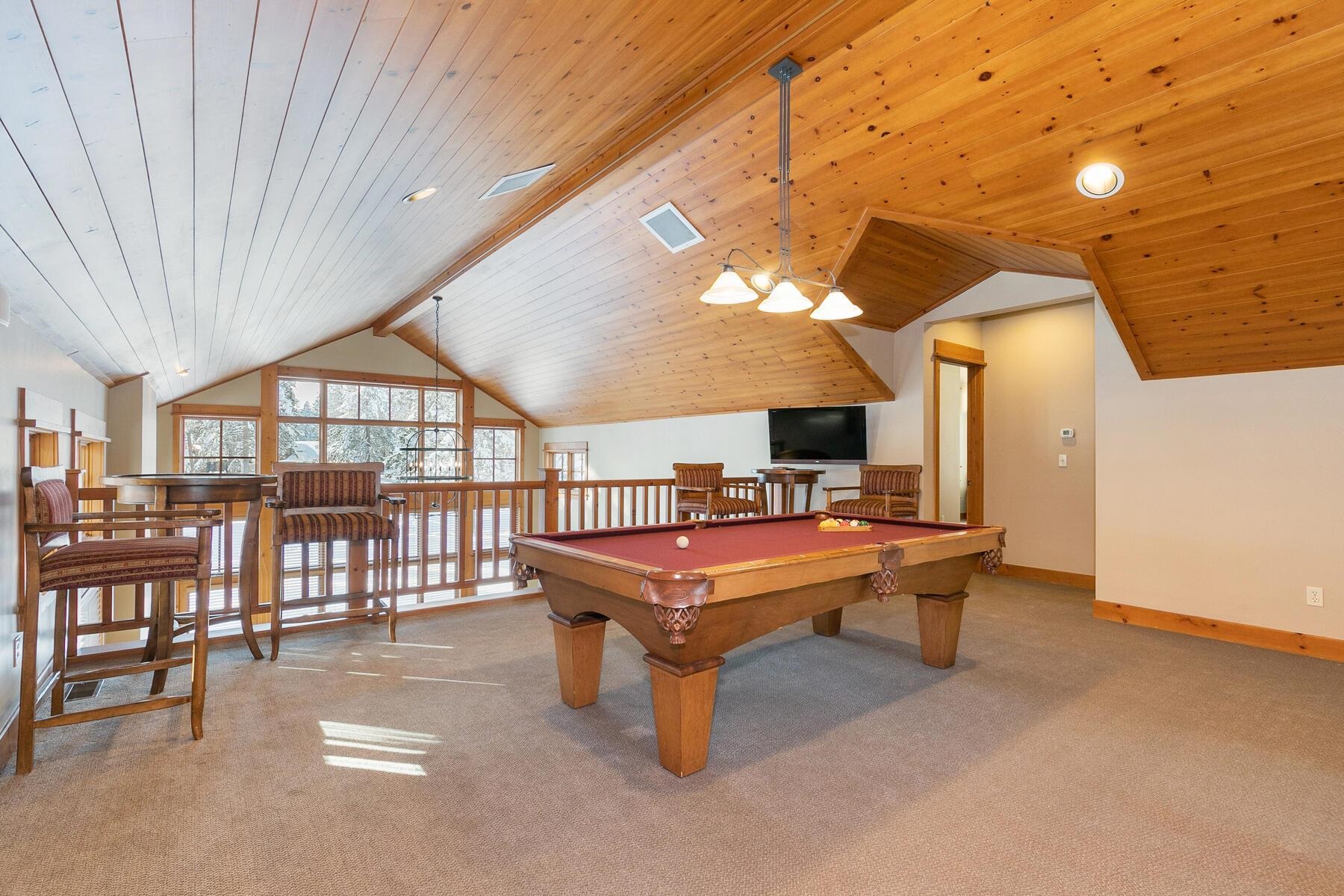 12229 Lookout Loop, Unit F513 Truckee, CA 96161 - Photo 22 of 28 a room with furniture and a large window