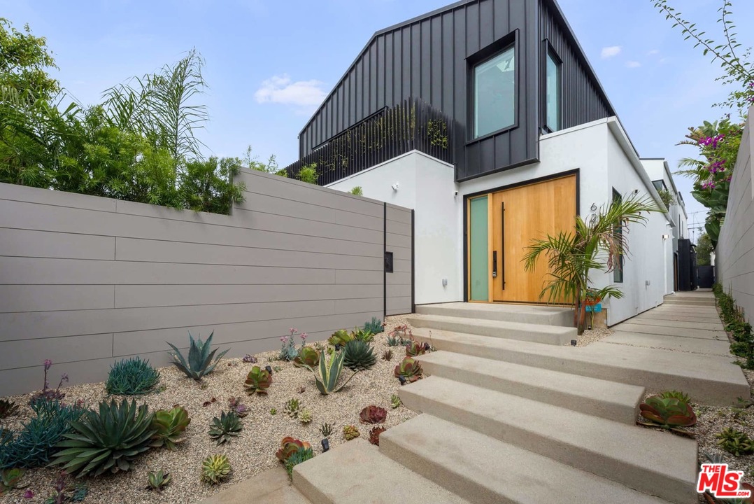 629 Sunset Avenue Venice, CA 90291 - Photo 2 of 31 a view of a house with a potted plant and a potted plant