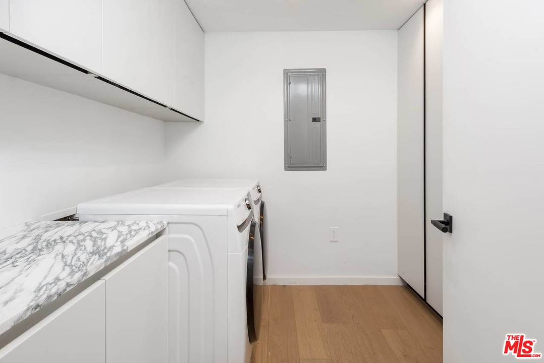 629 Sunset Avenue Venice, CA 90291 - Photo 27 of 31 a view of a storage & utility room with a sink