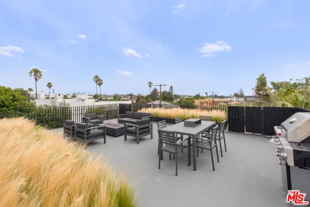 629 Sunset Avenue Venice, CA 90291 - Photo 31 of 31 a view of a terrace with furniture