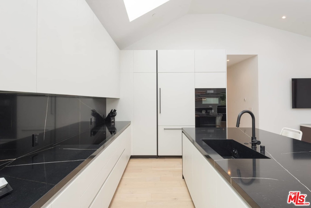 629 Sunset Avenue Venice, CA 90291 - Photo 9 of 31 a kitchen with a sink and a refrigerator