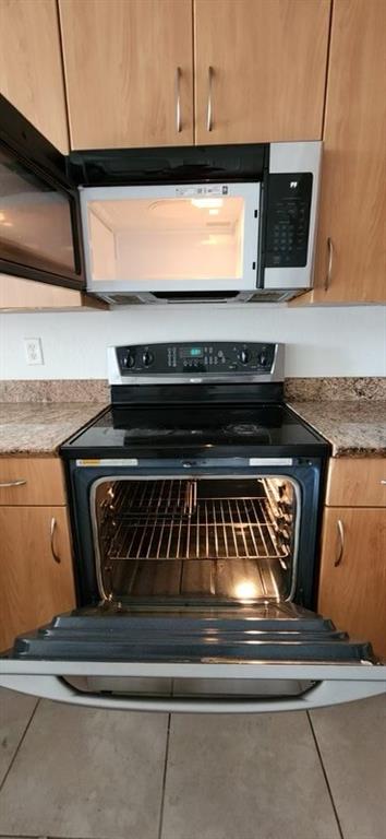 1830 Radius Drive, Unit 1003 Hollywood, FL 33020 - Photo 12 of 12 a close view of stove top oven