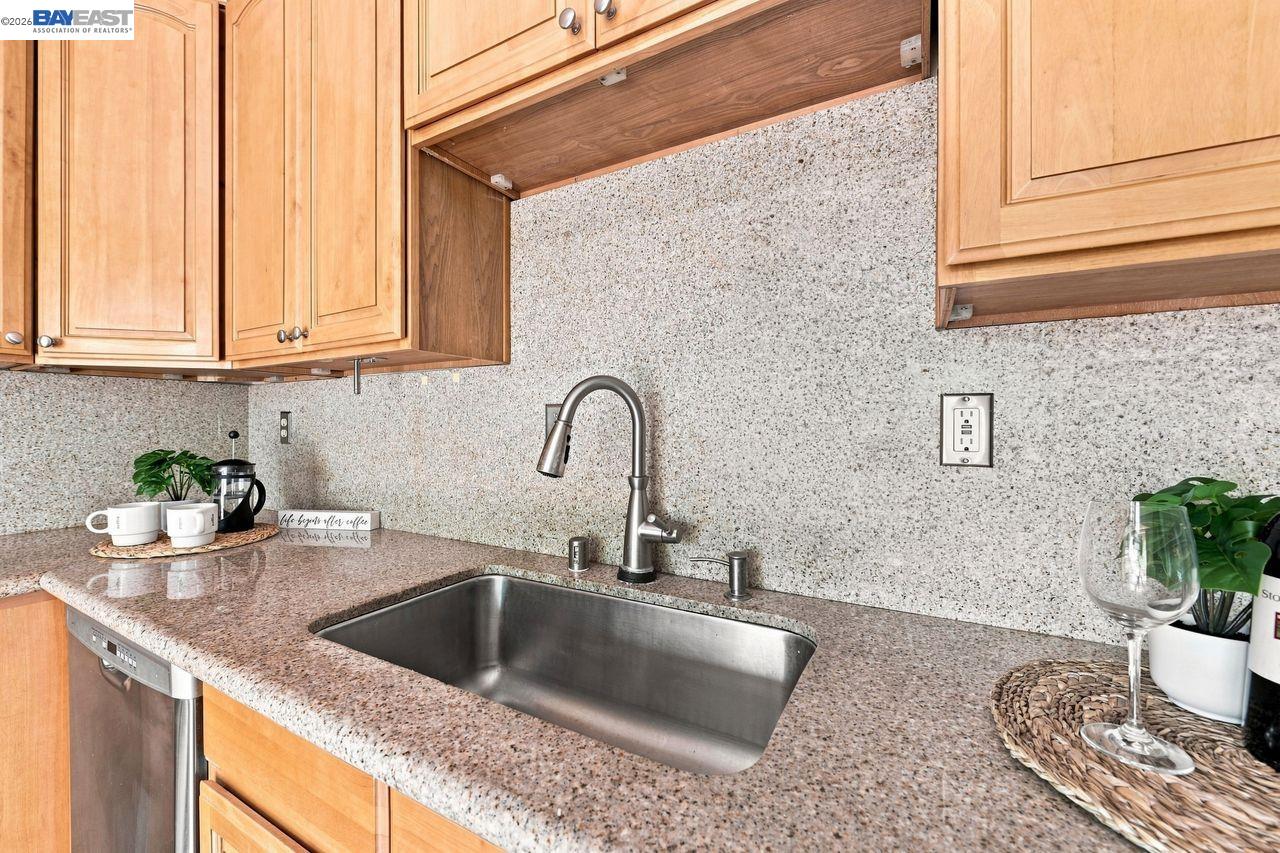 47 Raintree Court, Unit 6 Hayward, CA 94544 - Photo 9 of 32 Gallery Image 9