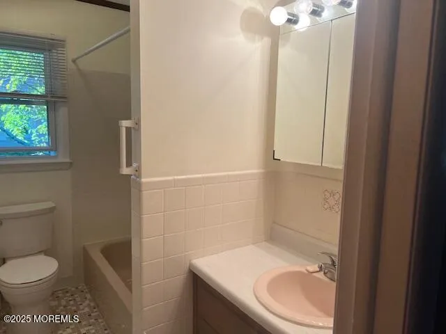 $2,000 | 11 Acacia Row, Toms River, NJ 08755