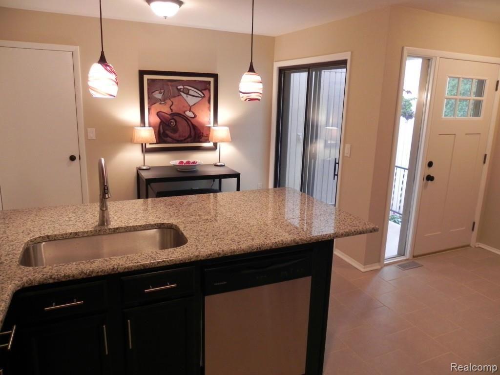 23251 Farmington Road Farmington, MI 48336 - Photo 12 of 40