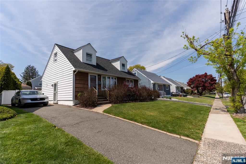 93 Brighton Road Clifton, NJ 07012 - Photo 4 of 32
