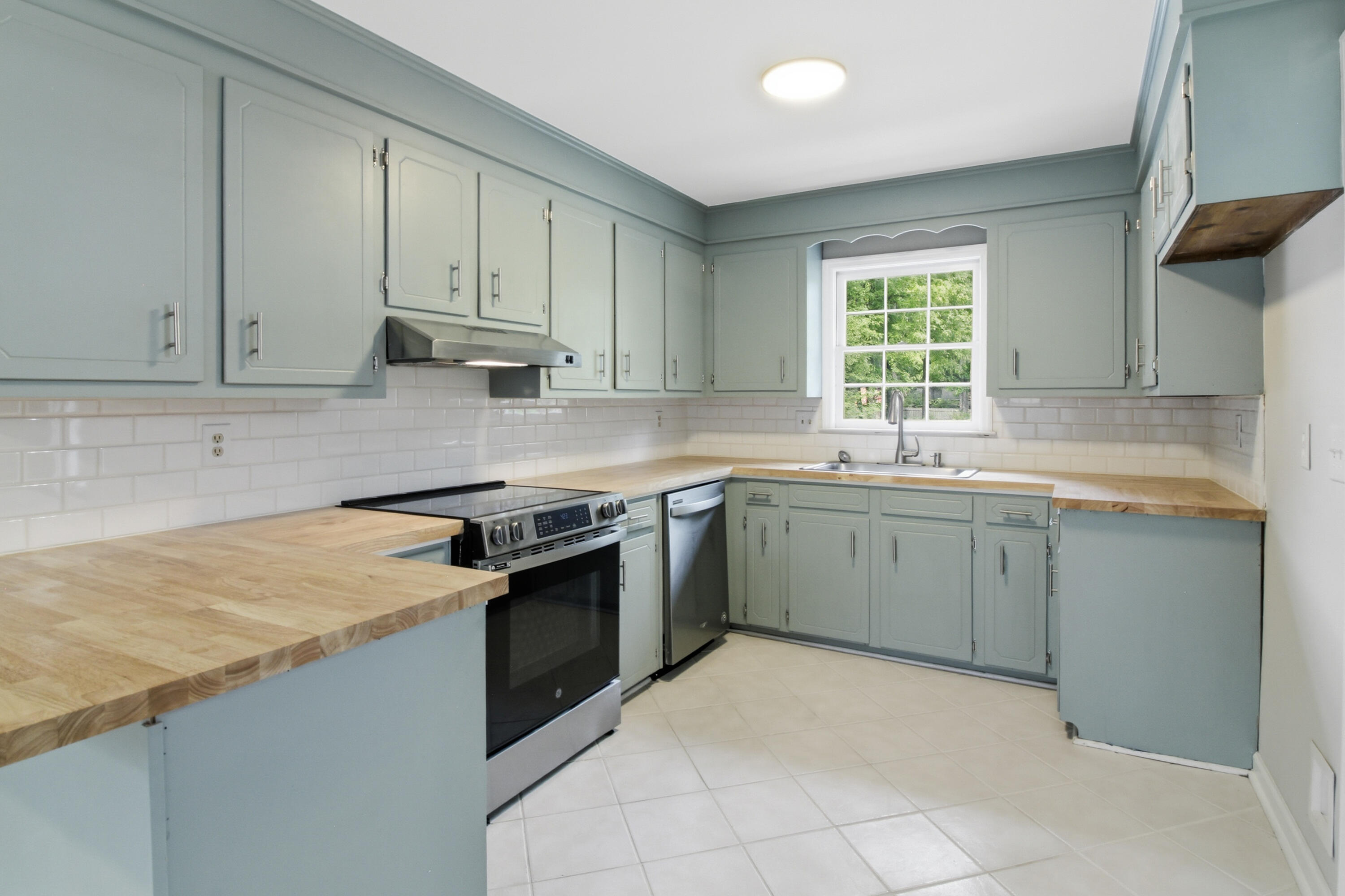8110 Dearborne Road North Charleston, SC 29406 - Photo 16 of 38