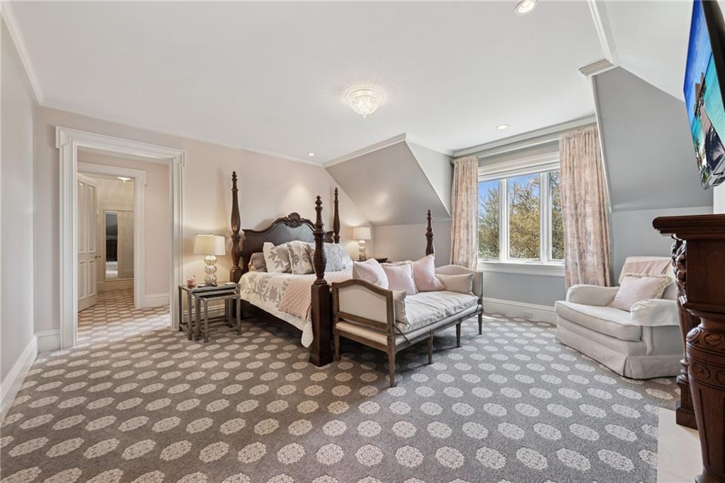 152 Justabout Road Venetia, PA 15367 - Photo 30 of 50 a living room with furniture and a window