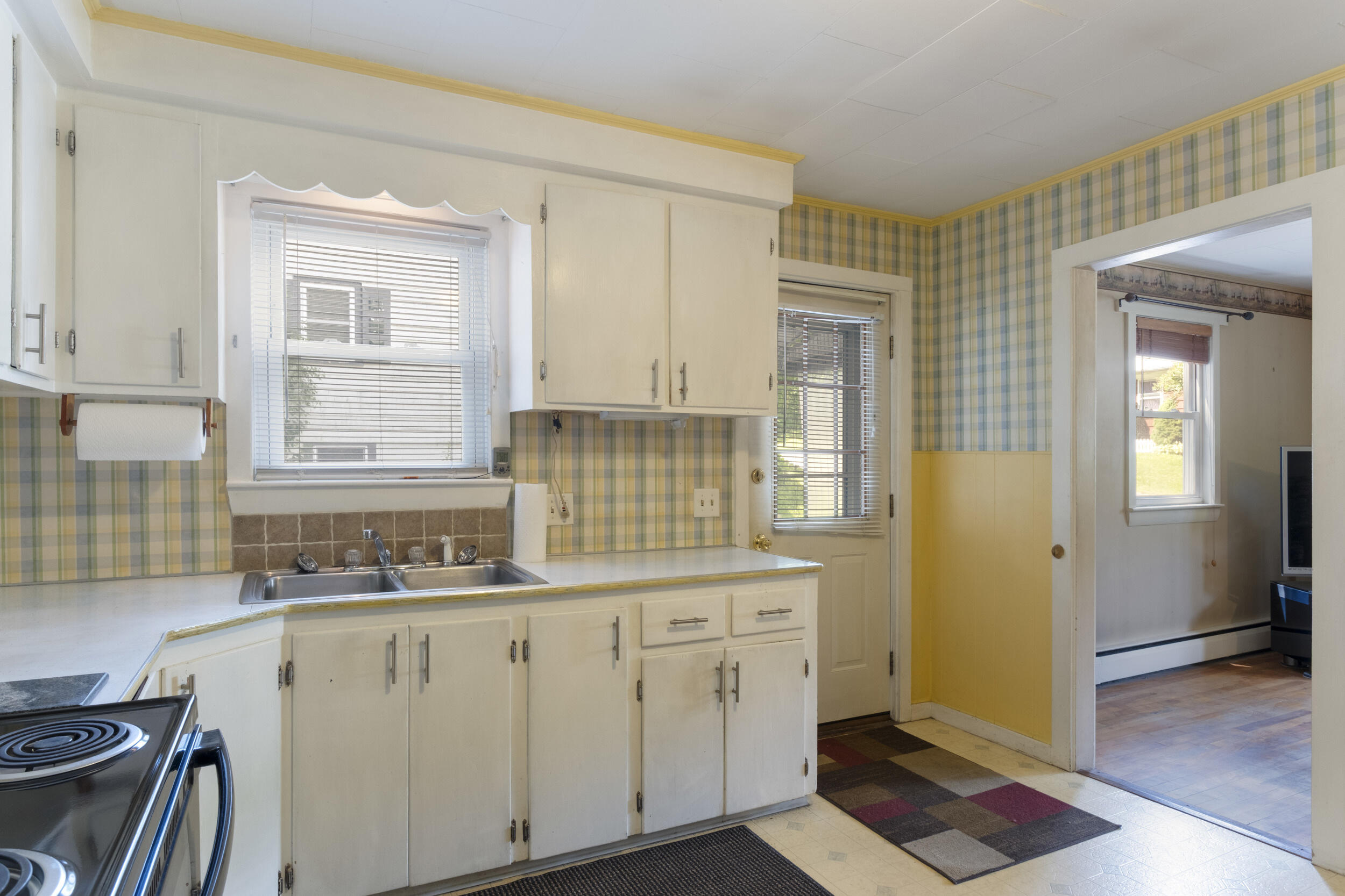 2 Dennis Street Augusta, ME 04330 - Photo 12 of 33 2_dennis_st-interior-03