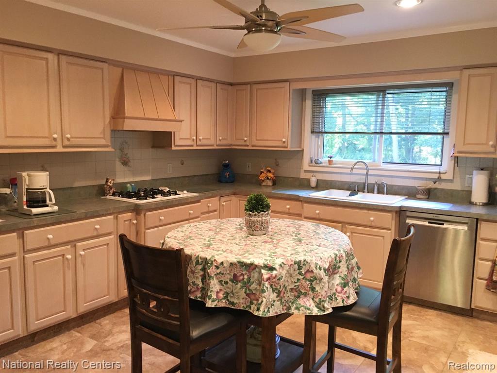 2437 Swarthout Road Pinckney, MI 48169 - Photo 14 of 30