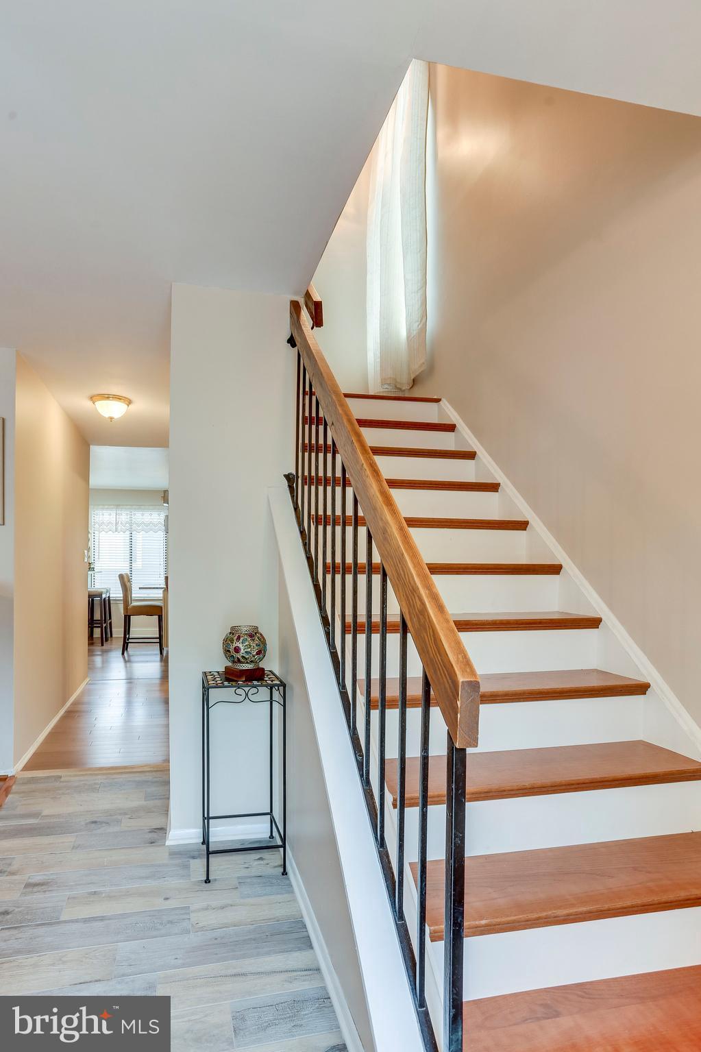8723 Ridge Hollow Court Springfield, VA 22152 - Photo 4 of 29 Foyer.