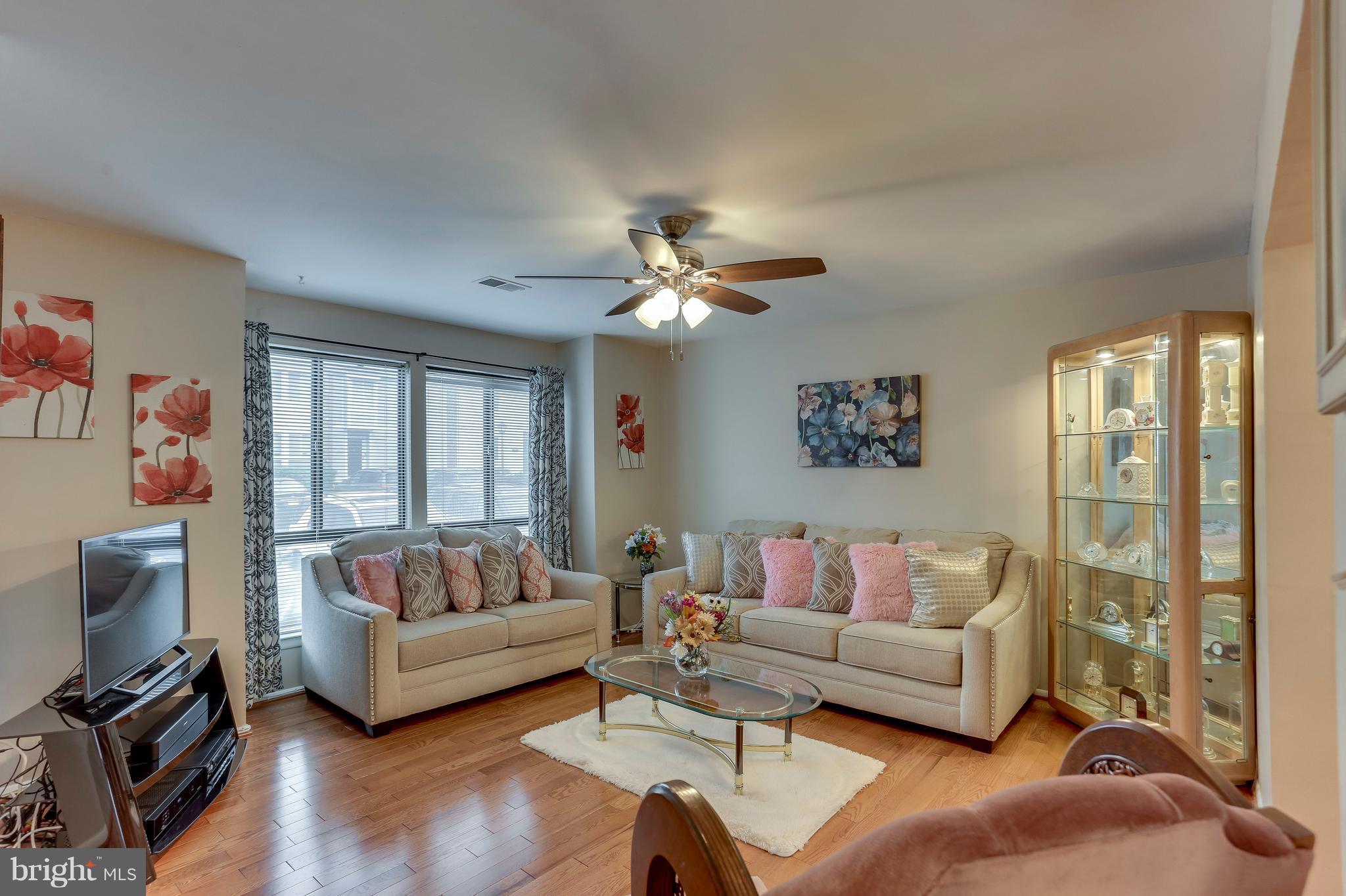 8723 Ridge Hollow Court Springfield, VA 22152 - Photo 5 of 29 Living Room.