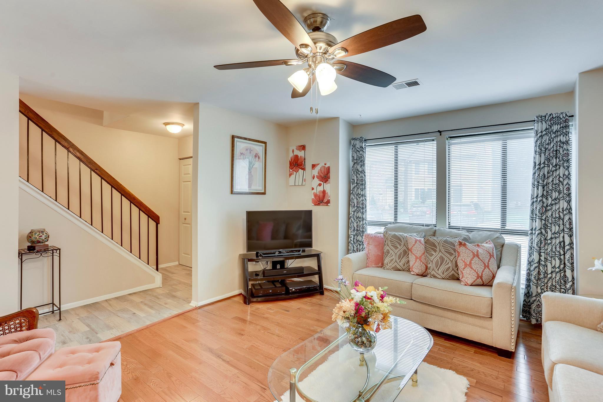 8723 Ridge Hollow Court Springfield, VA 22152 - Photo 7 of 29 Living Room.