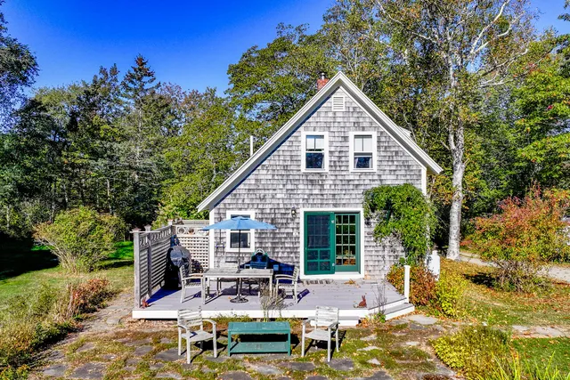 $499,000 | 522 Ferry Road, Islesboro, ME 04848