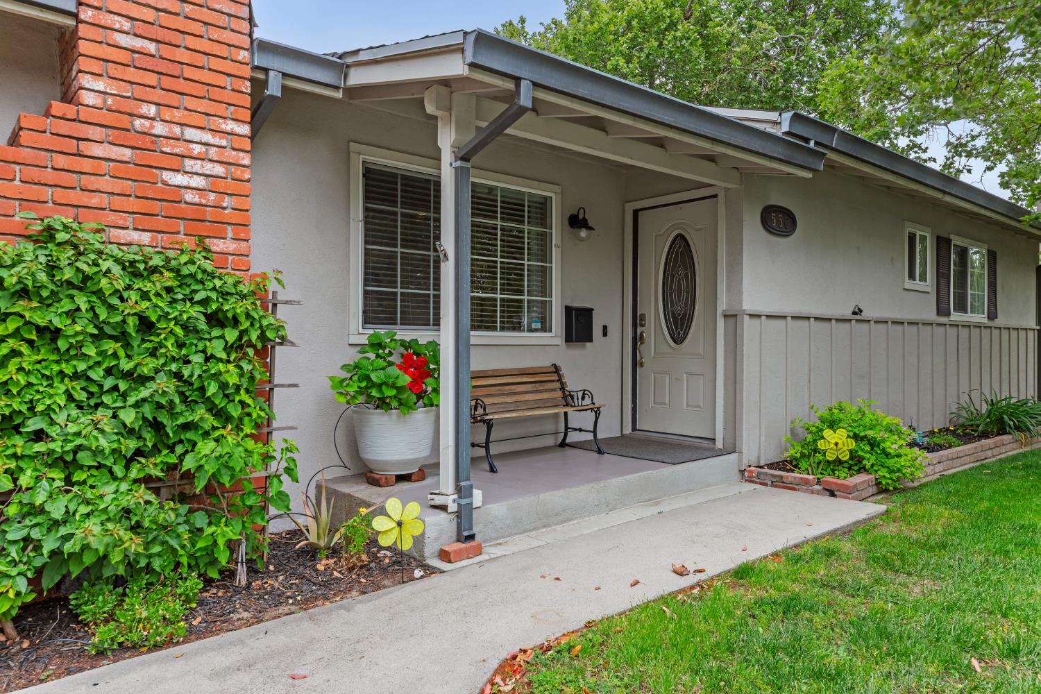 550 Bell Street Turlock, CA 95380 - Photo 5 of 36 a front view of a house with a garden