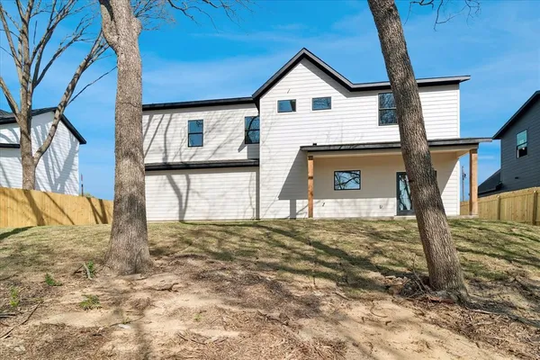 a view of a house with a sink gate
