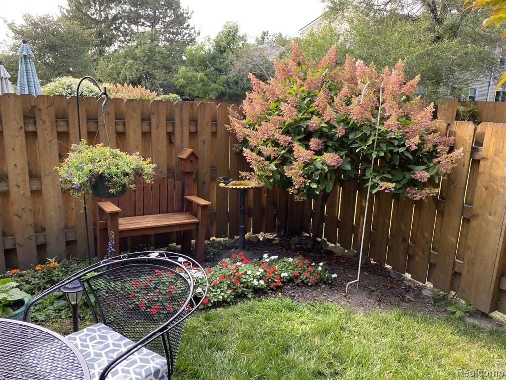 1020 Larson Court Rochester Hills, MI 48307 - Photo 14 of 16