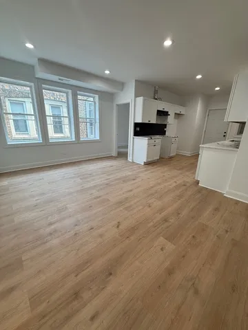 $1,500 | 7841 South Essex Avenue, Unit 2N, Chicago, IL 60649