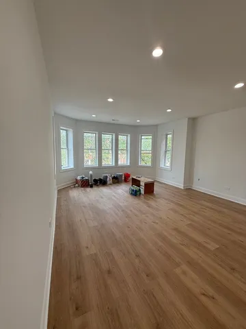 $1,500 | 7841 South Essex Avenue, Unit 2N, Chicago, IL 60649