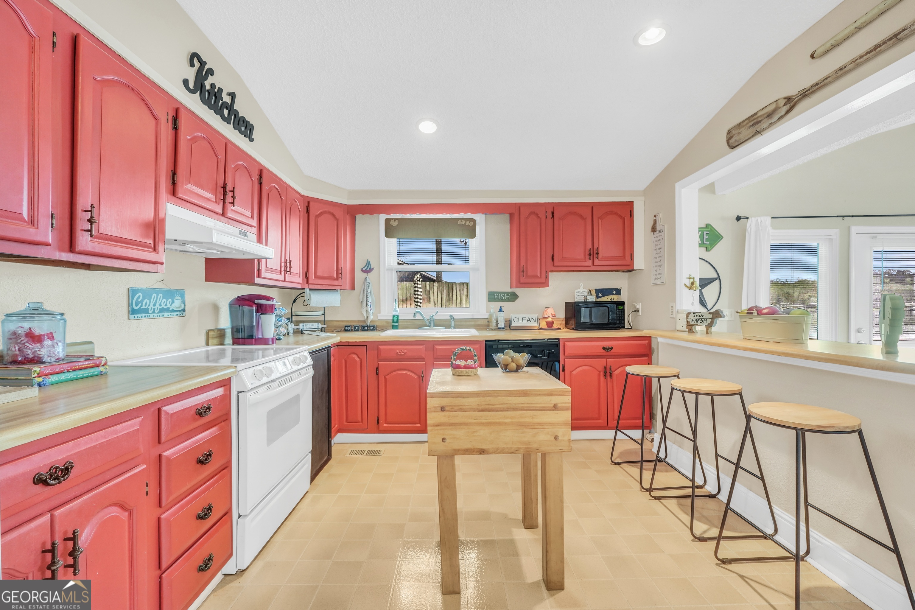 216 Deep Water Road Mansfield, GA 30055 - Photo 11 of 51