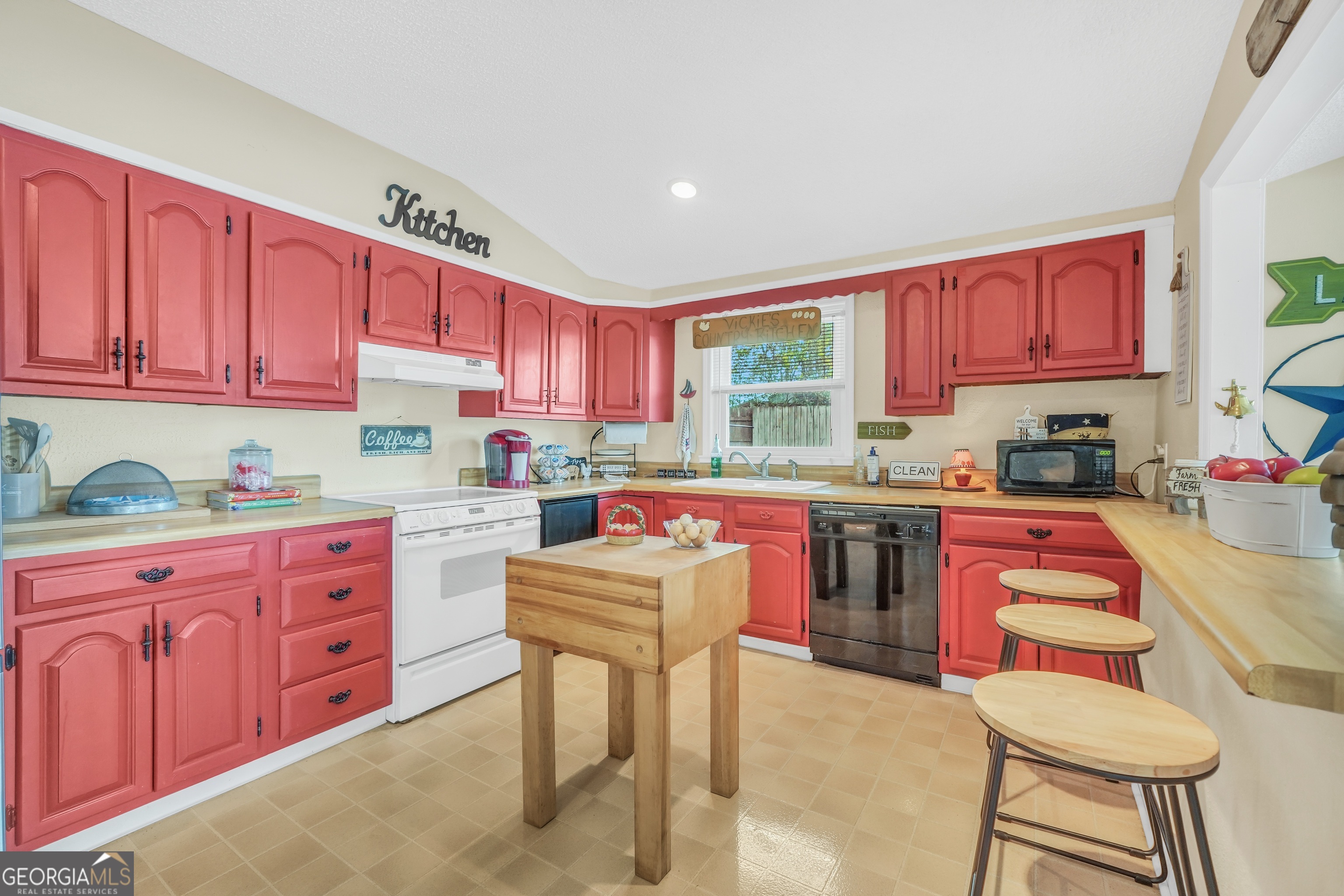 216 Deep Water Road Mansfield, GA 30055 - Photo 7 of 51