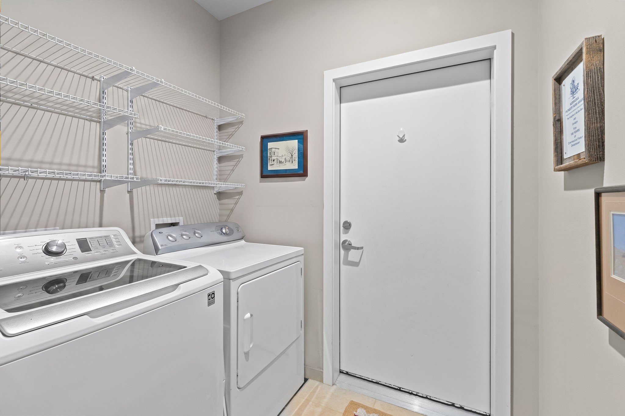 1820 Palm Street Houston, TX 77004 - Photo 38 of 47 a utility room with dryer and washer