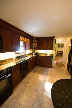 8 Harrow Road Norwood, MA 02062 - Photo 6 of 30 Gallery Image 6