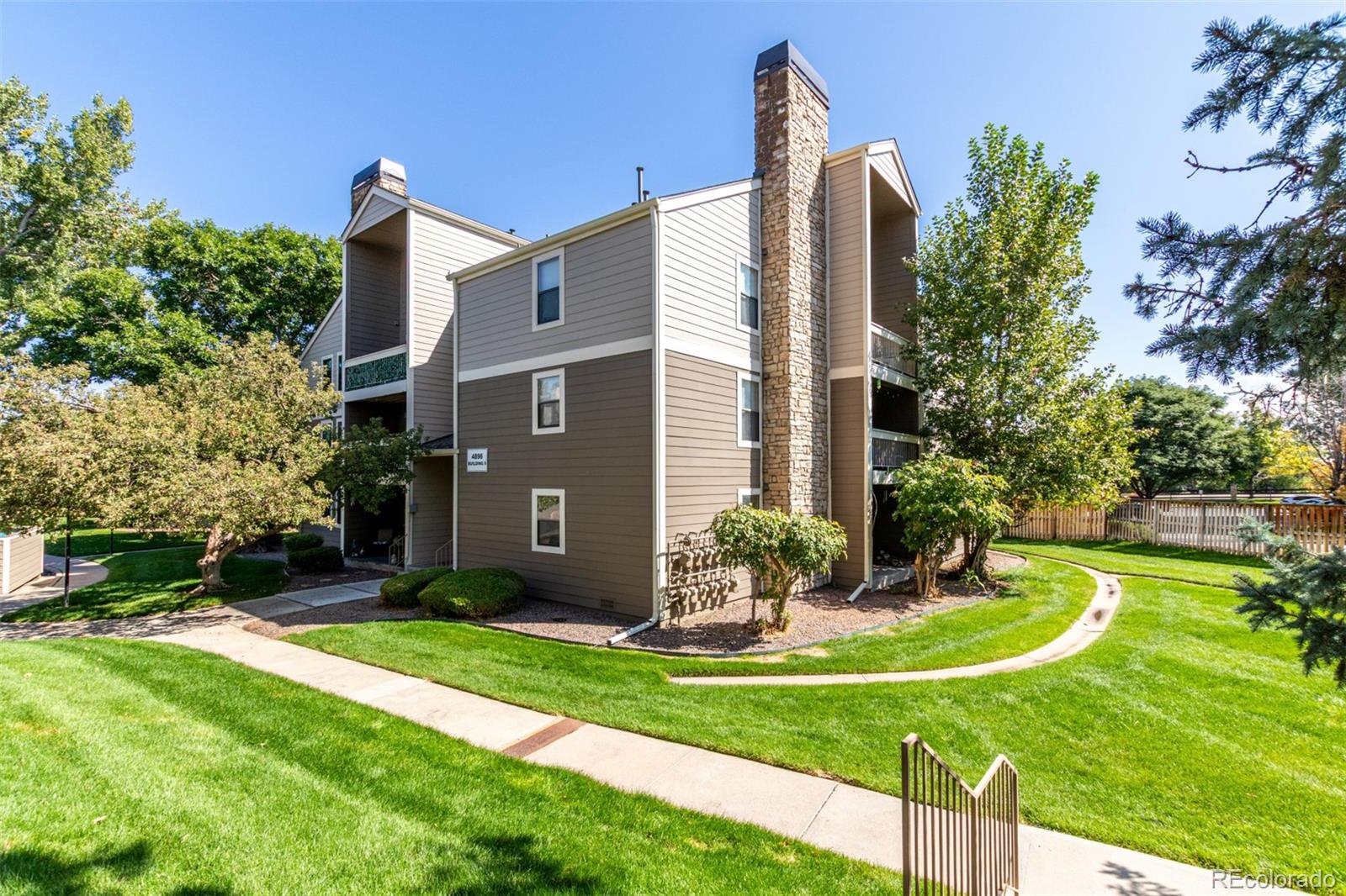 4896 South Dudley Street, Unit 910 Littleton, CO 80123 - Photo 27 of 30 a garden view with a fountain