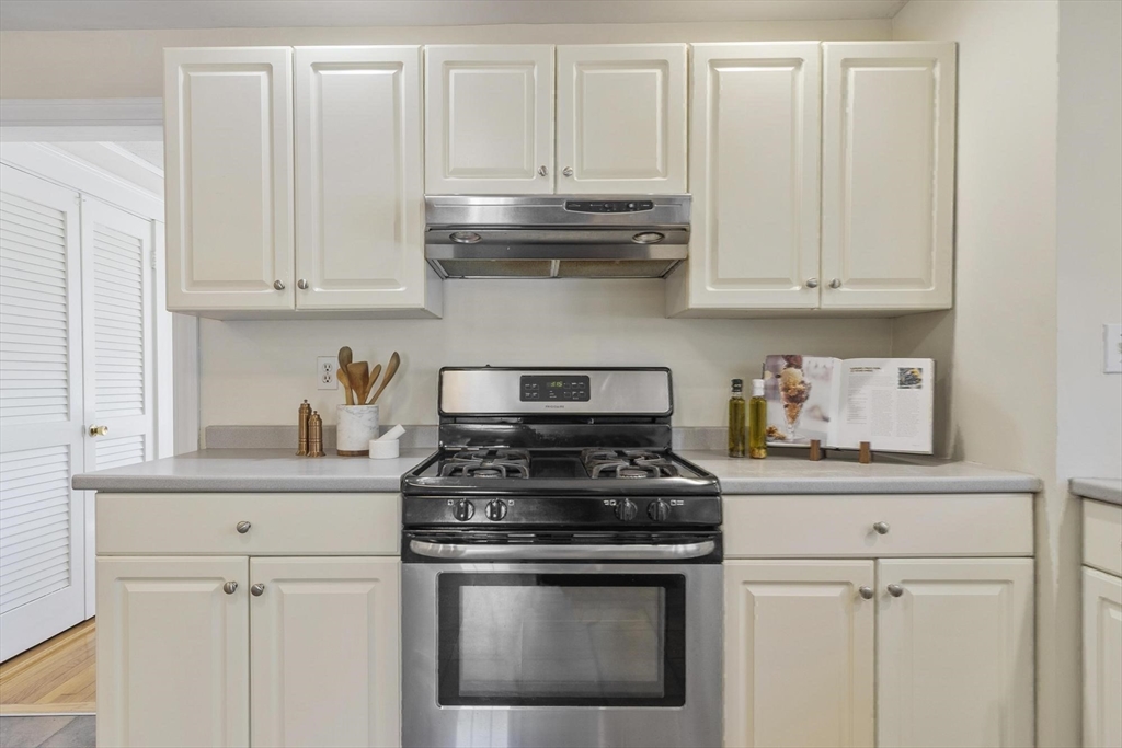 54 Pratt Street Reading, MA 01867 - Photo 12 of 41